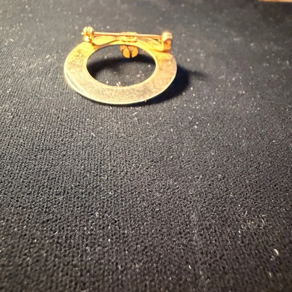 Vintage Gold Tone Textured Circle Brooch with Faux Pearl Accent Pin‎ Pendant 60s